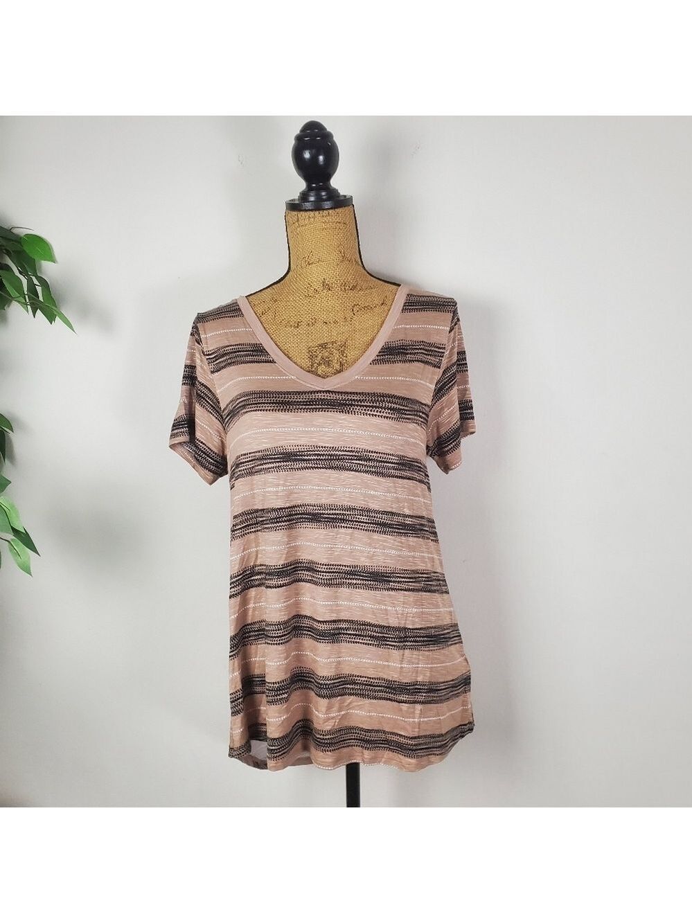 Lularoe Christy Short Sleeve Shirt Women's Small Boho Aztec